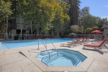 Spa/hot tub and 2 dry saunas